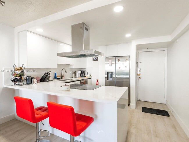 Building Photo - 1825 W 44th Pl