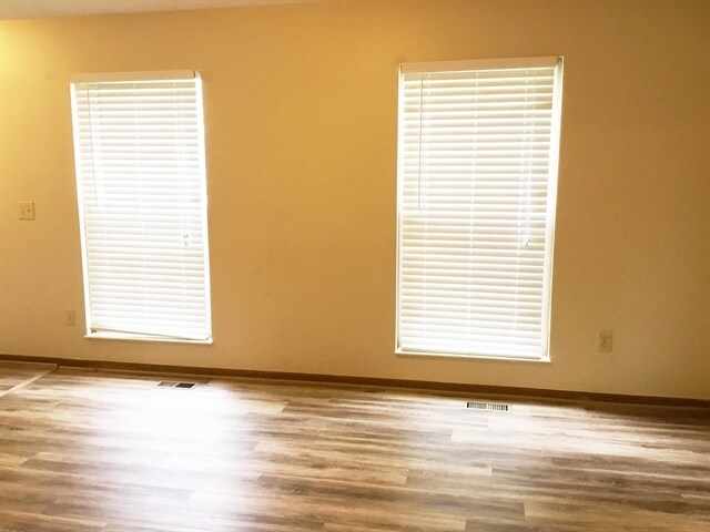 Foto del edificio - 7643 Howell Park Drive