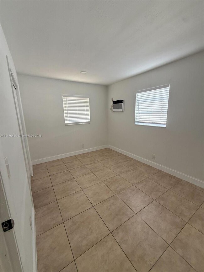 Foto del edificio - 512 NW 8th St
