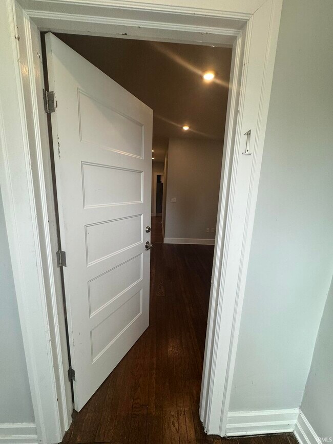 Foto del edificio - 729 E Hunter Ave