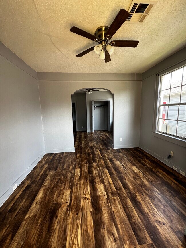Building Photo - 846 Lebeau St