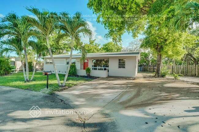 Building Photo - 2440 SW 5th Pl