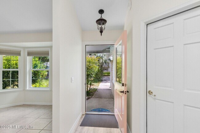 Foto del edificio - 2145 Cashen Wood Dr