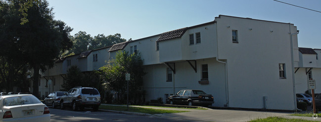 Foto del edificio - Campus Walk Apartments