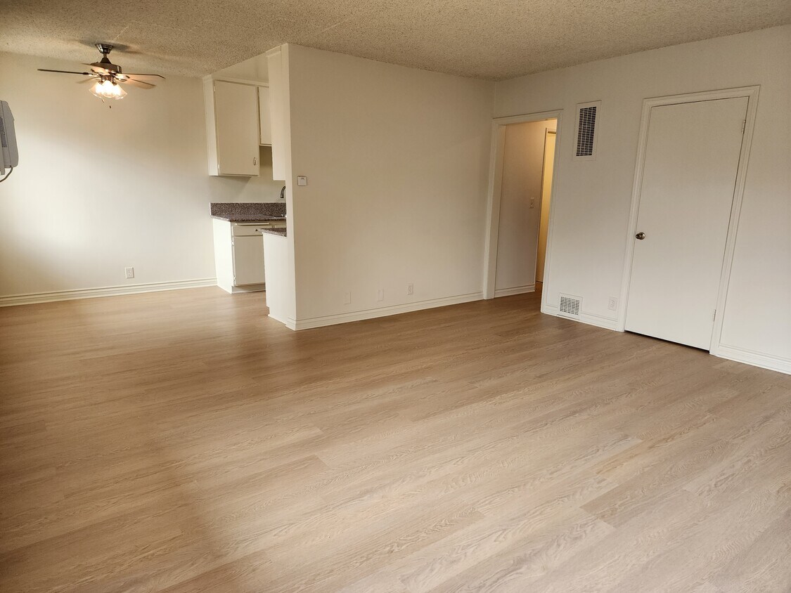 14254 Roscoe Blvd Unit 8, Panorama City, CA 91402 Apartments in