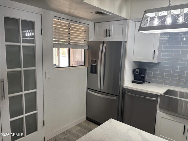 Foto del edificio - 8155 E Roosevelt St