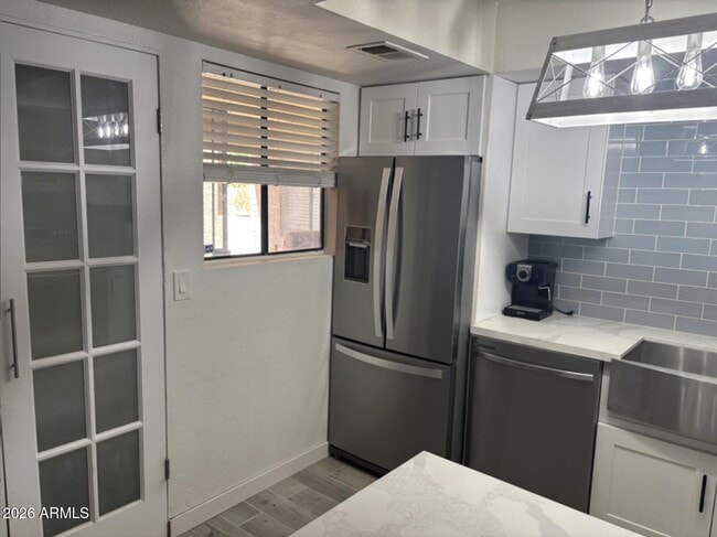 Building Photo - 8155 E Roosevelt St