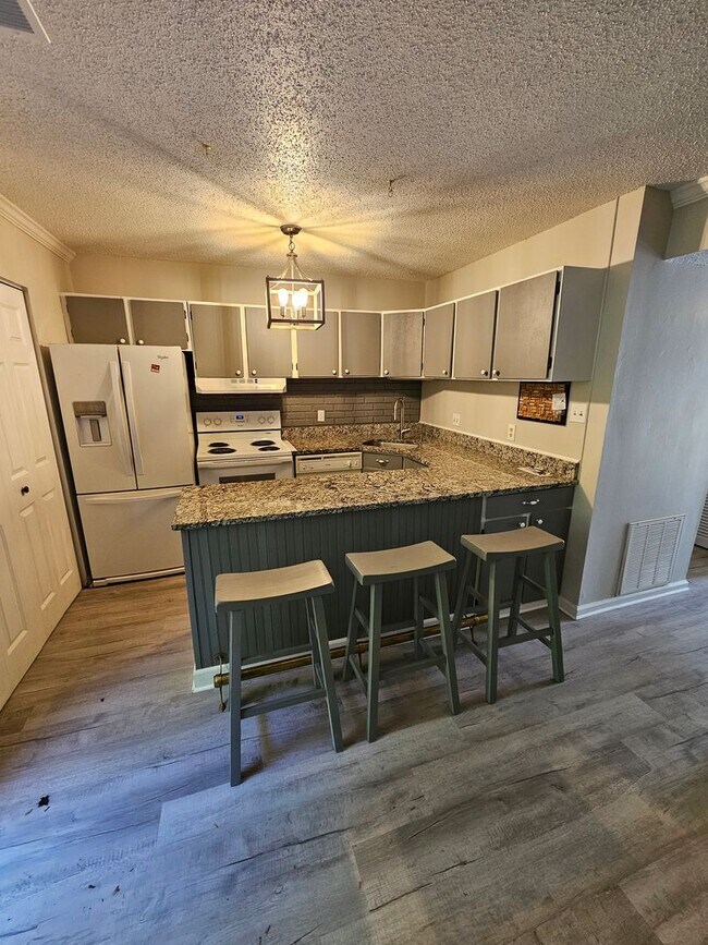 Foto del edificio - First Offering - Two Bedroom, Multi-Bath T...