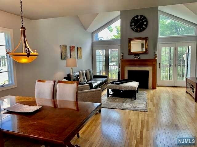 Foto del edificio - 195 Surrey Ct
