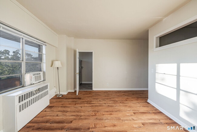 Building Photo - 80 Cartright St