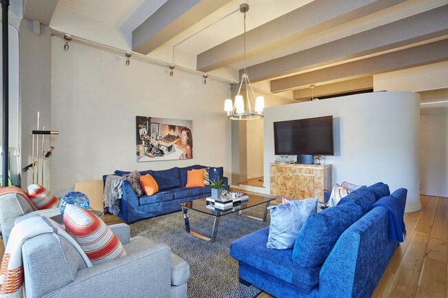 Building Photo - 161 W 15th St