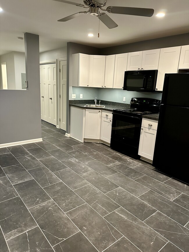 Living / Kitchen - 24 Trimble St