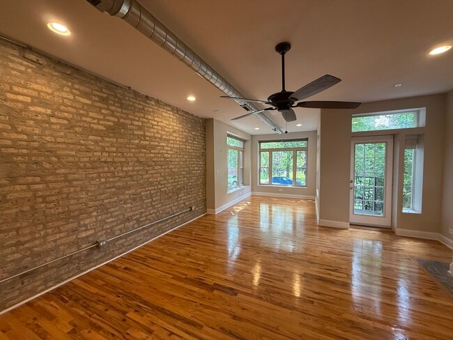 Building Photo - 4823 N Sawyer Ave