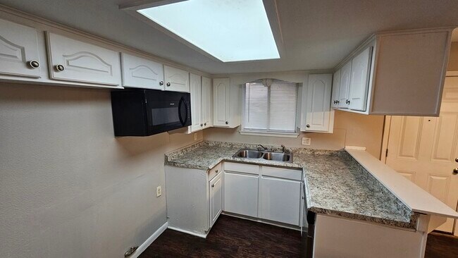 Foto del edificio - 1543 Fashion Hill Dr
