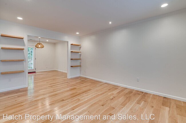 Foto del edificio - 3 br, 2.5 bath House - 6637 Fairfax Rd Uni...