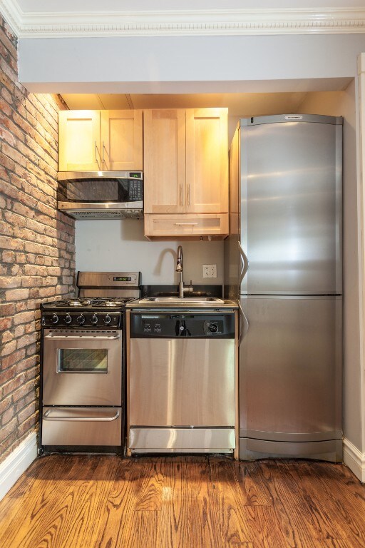 Primary Photo - 525 E 5th St