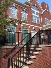 Building Photo - 660 Village Ln