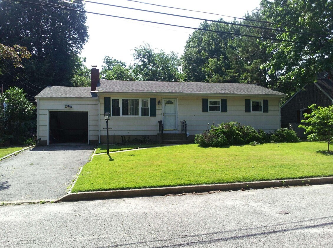 8 Terry Ln, Bayville, NY 11709 House Rental in Bayville, NY