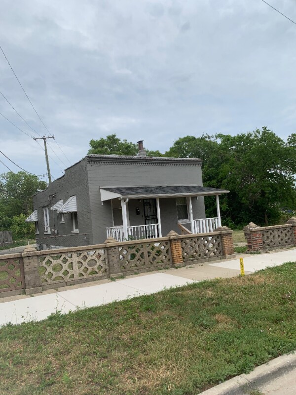 Primary Photo - 223 E 15th St
