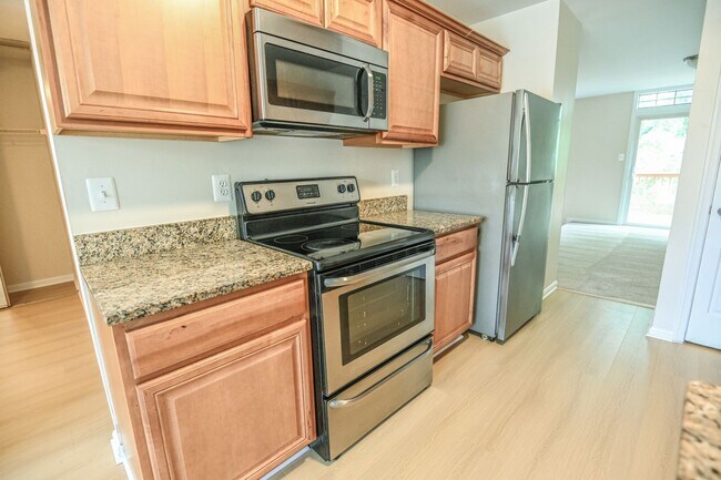 Foto del edificio - 4-bedroom townhome in Laurel Lakes