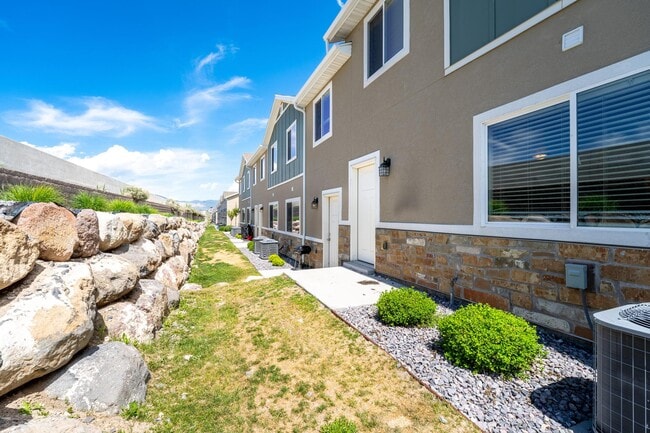 Building Photo - 14888 S Sliding Rock Way