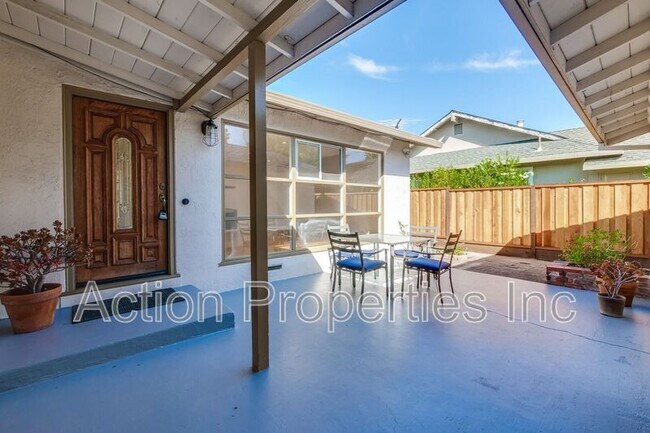 Building Photo - 1353 Flicker Way