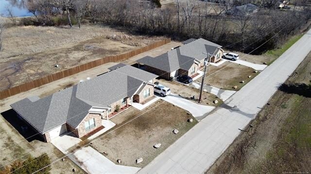 Exterior - 926-928 Williams Dr