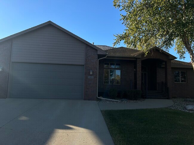 Building Photo - 1405 W Wicklow Ln