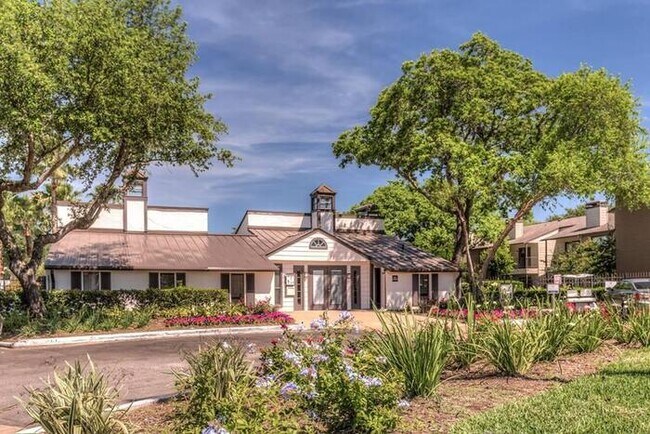 Foto del edificio - 801 E NASA Pkwy