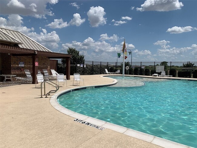 Foto del edificio - 6353 Eagle Lake Ct