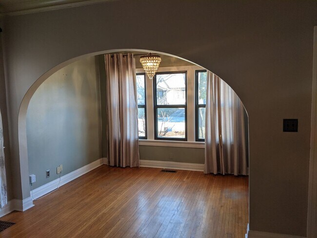 Foto del edificio - Adorable Midtown brick bungalow