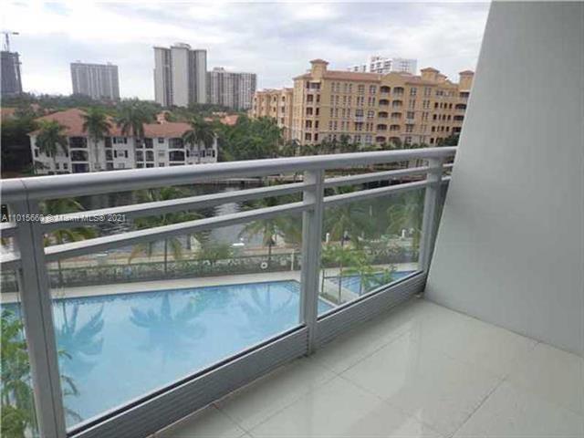 Foto del edificio - 2950 NE 188th St