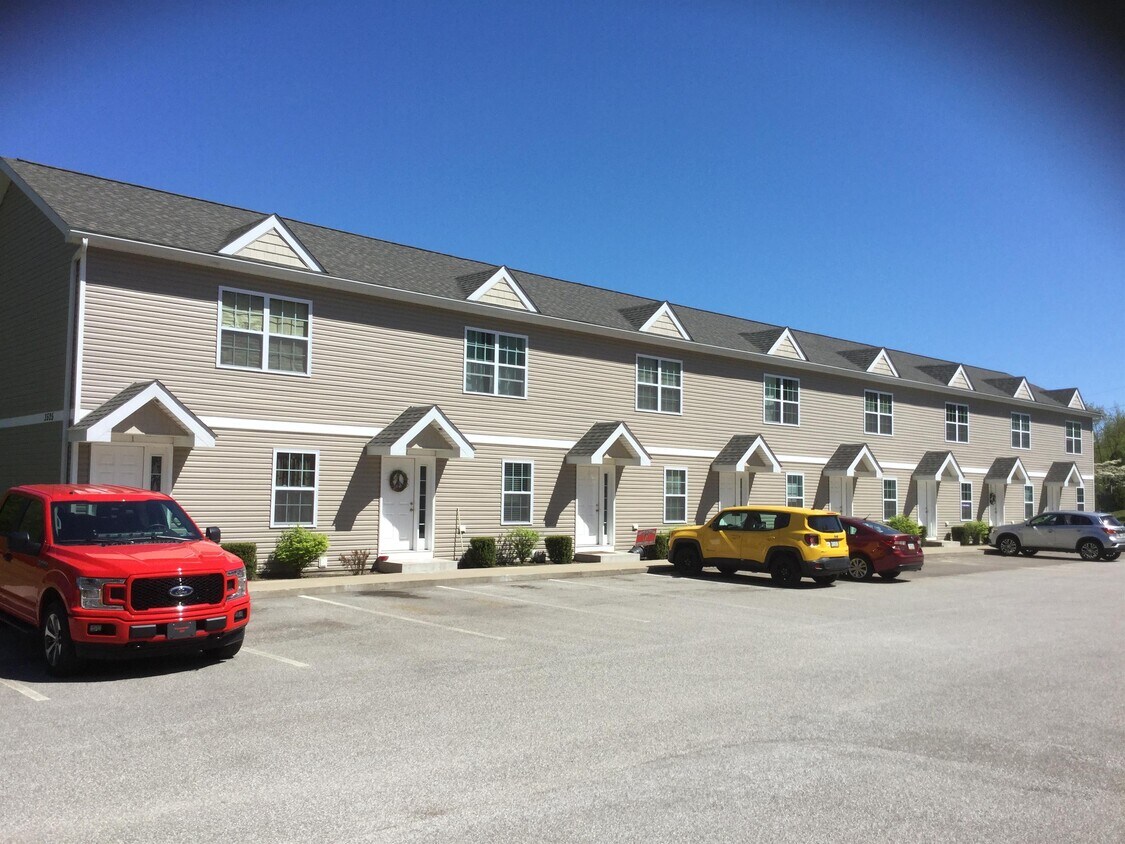 3525 Polly Dr Unit 35253, Erie, PA 16506 Room for Rent in Erie, PA