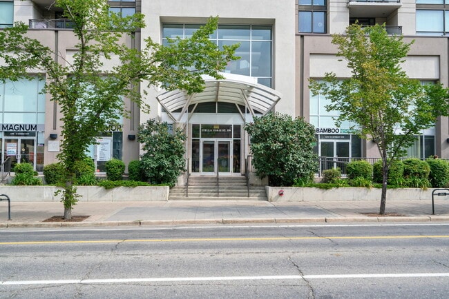 Building Photo - 1110-1911 11 St SW