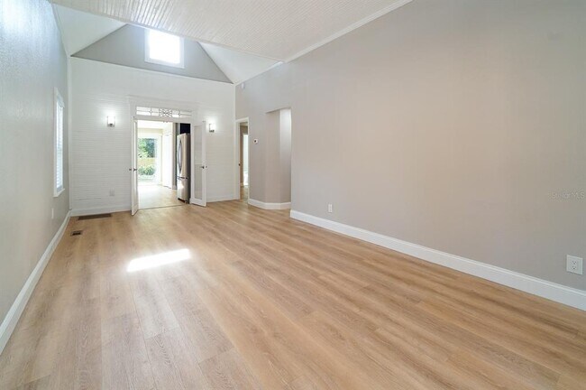 Building Photo - 437 Shine Ave