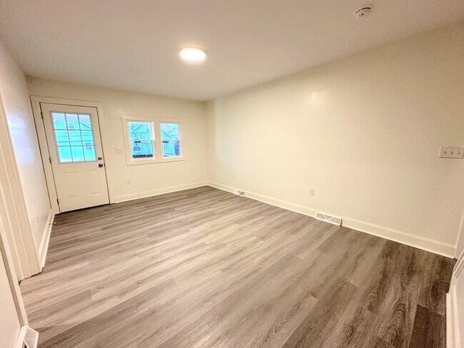 Foto del edificio - 1337 Methyl St