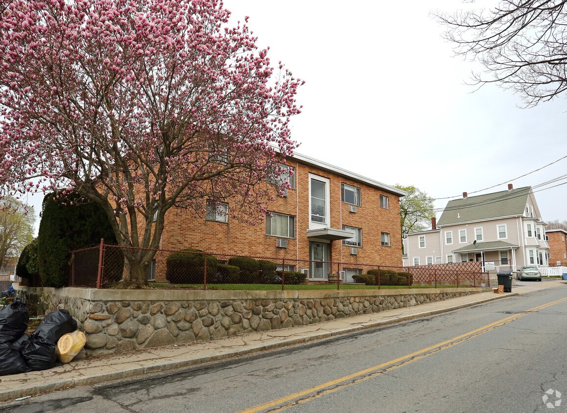 Primary Photo - 220 School St
