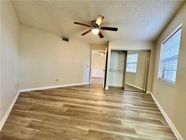 Building Photo - 2041 NE Collins Cir