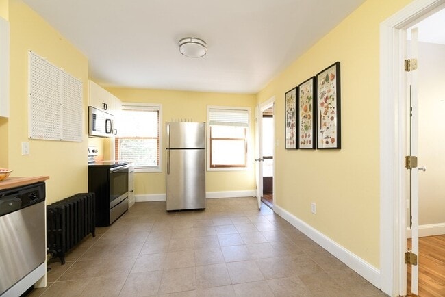 Building Photo - 32 Eustis St