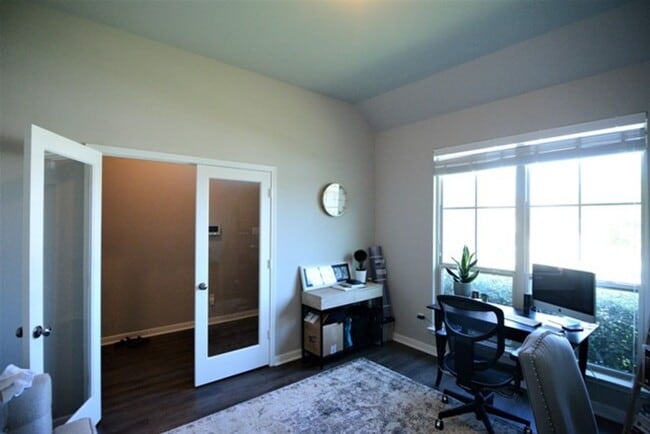 Building Photo - Viewable March 25th!  Amenities Galore!  W...