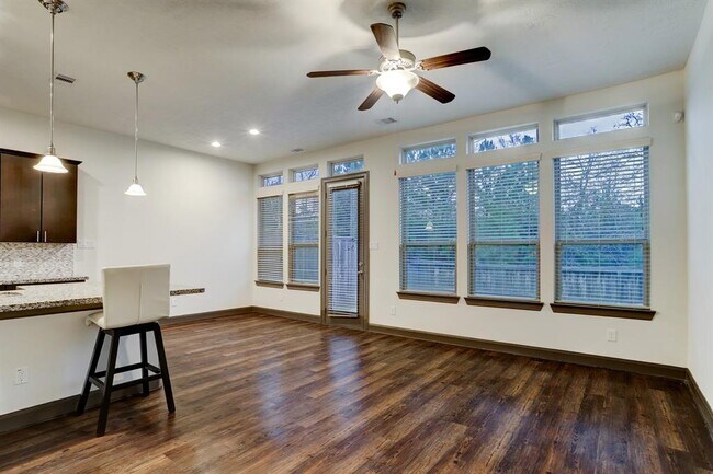 Building Photo - 50 Aventura Pl