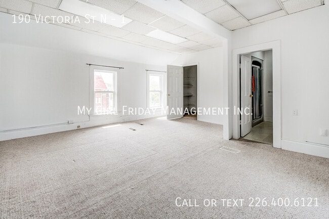 Photo du bâtiment - 190 Victoria St N