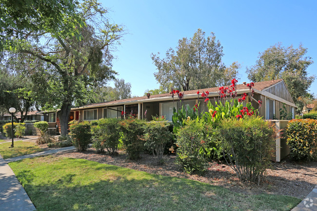 Building Photo - Laurel Glen