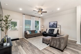 Building Photo - 323 Fanpalm Ct