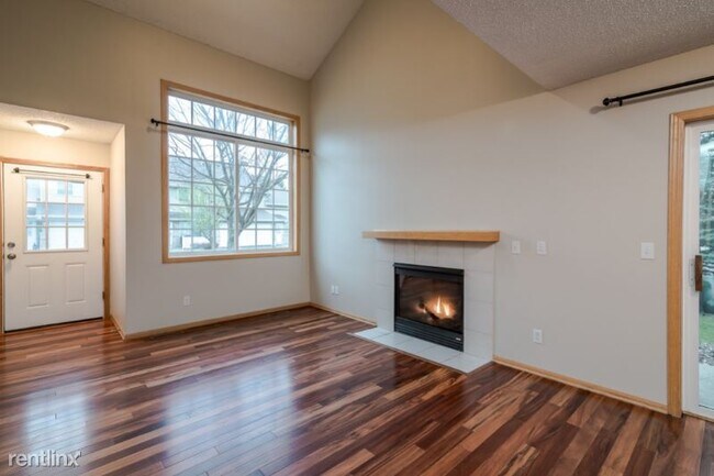 Building Photo - 2 br, 1.5 bath Townhome - 20511 Erin Court