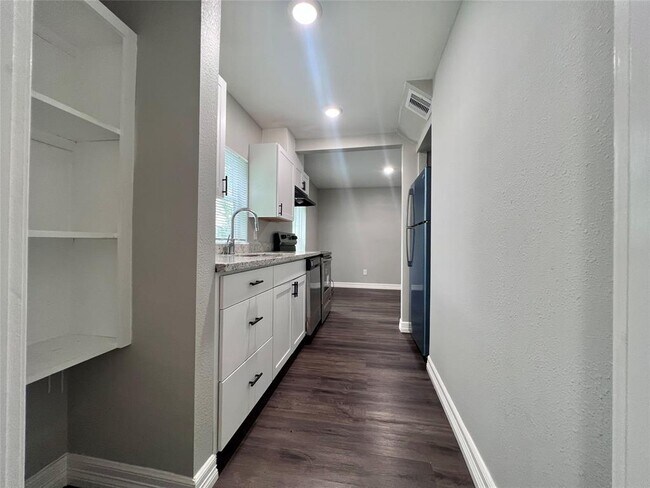Building Photo - 207 Avenue A