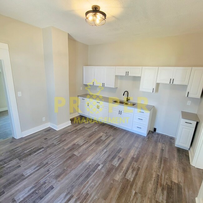 Building Photo - 2 bedrooms 1 bathroom house