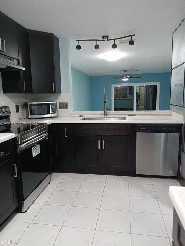 2 br, 2.5 bath House 5168 S University Dr House Rental in Davie, FL