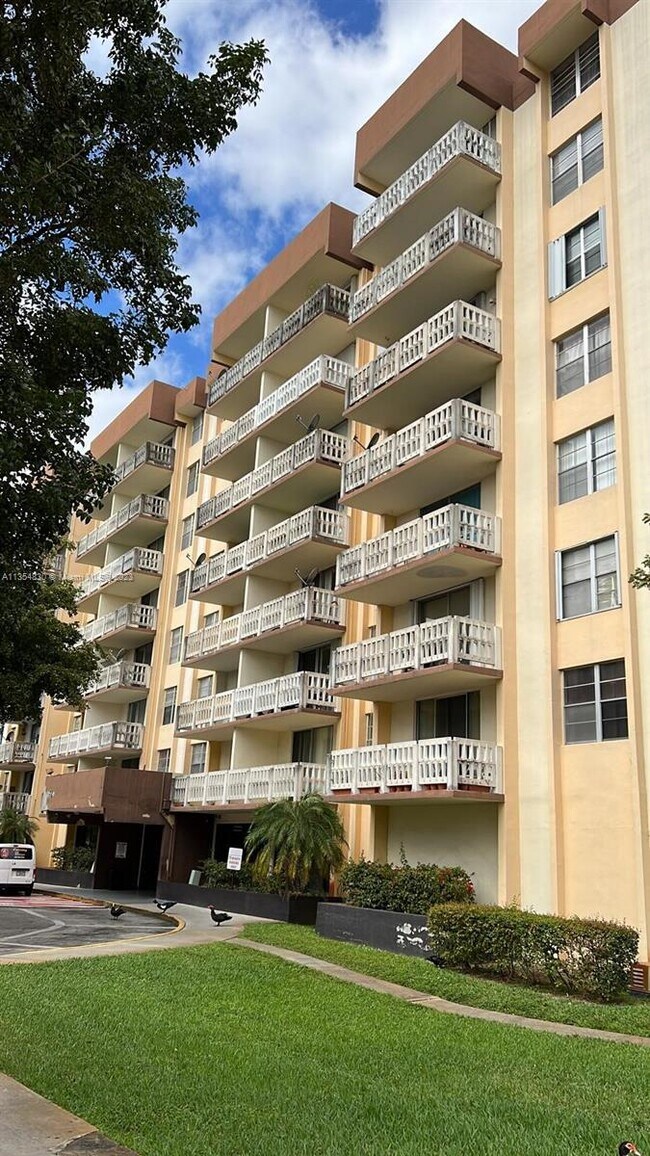 Foto del edificio - 15600 NW 7th Ave