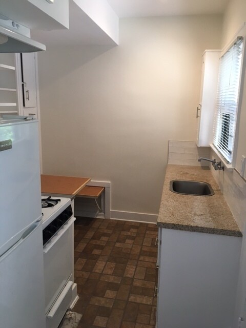 kitchen/eating area - 1221 9th St